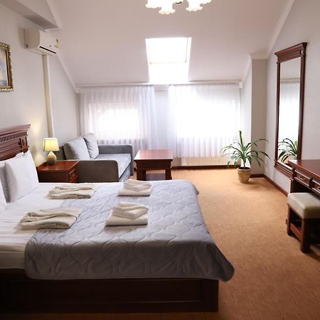 Sapsan Hotel Ternopil Buitenkant foto