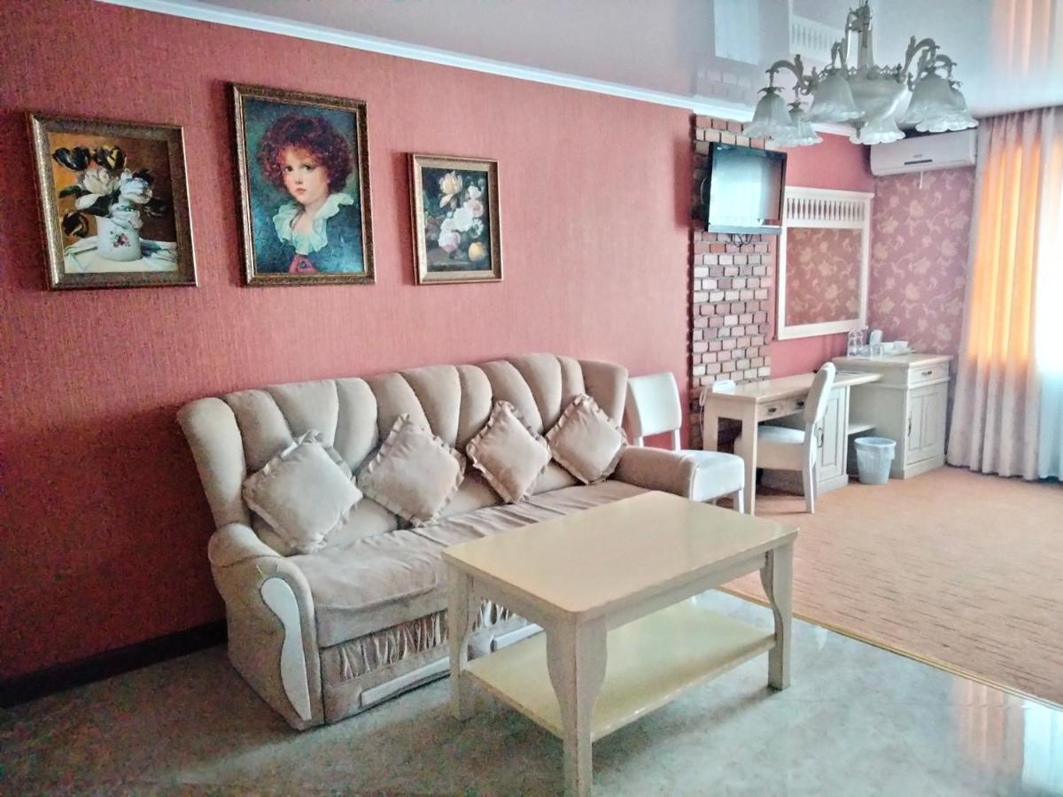 Sapsan Hotel Ternopil Buitenkant foto