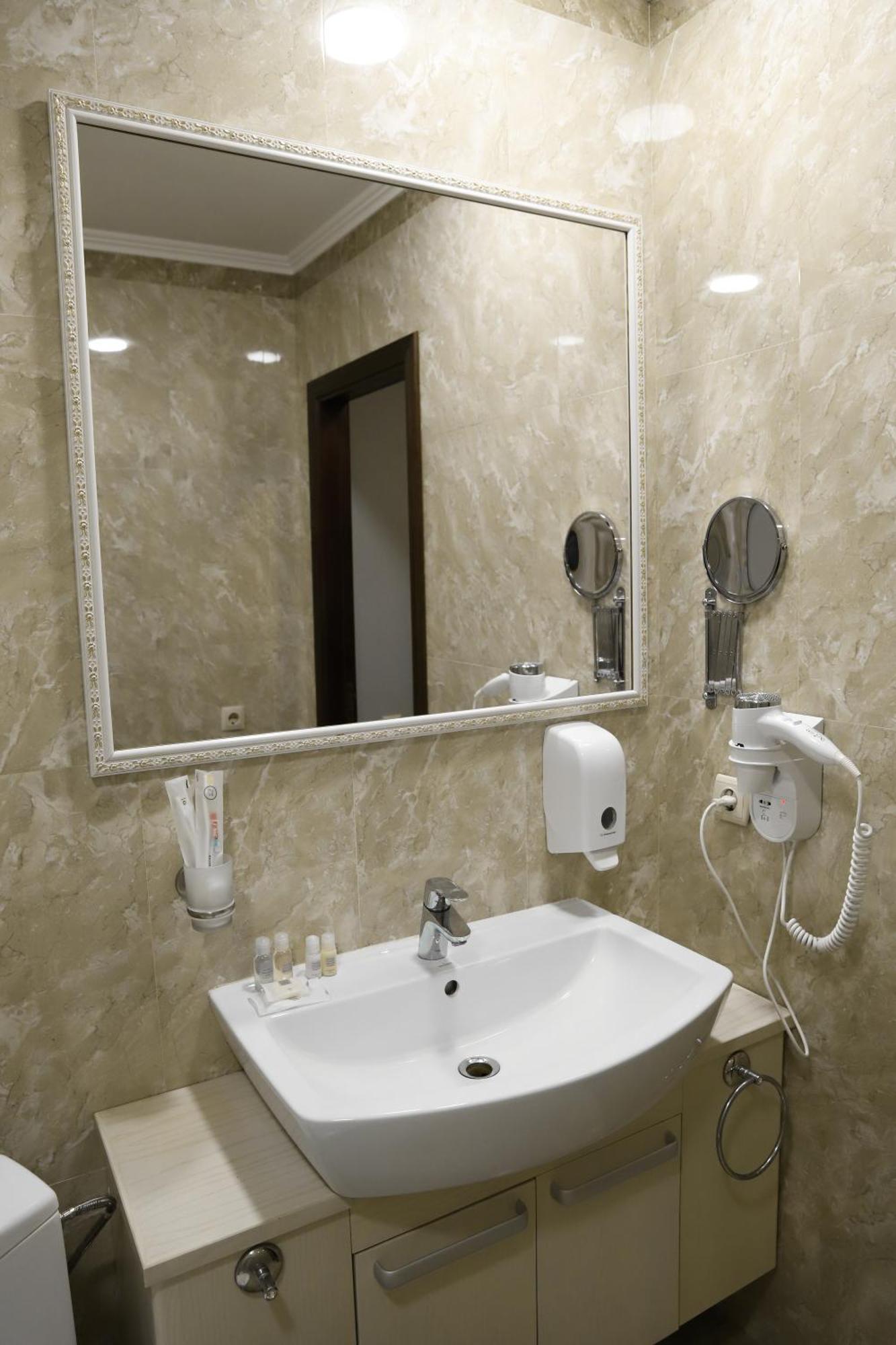 Sapsan Hotel Ternopil Buitenkant foto