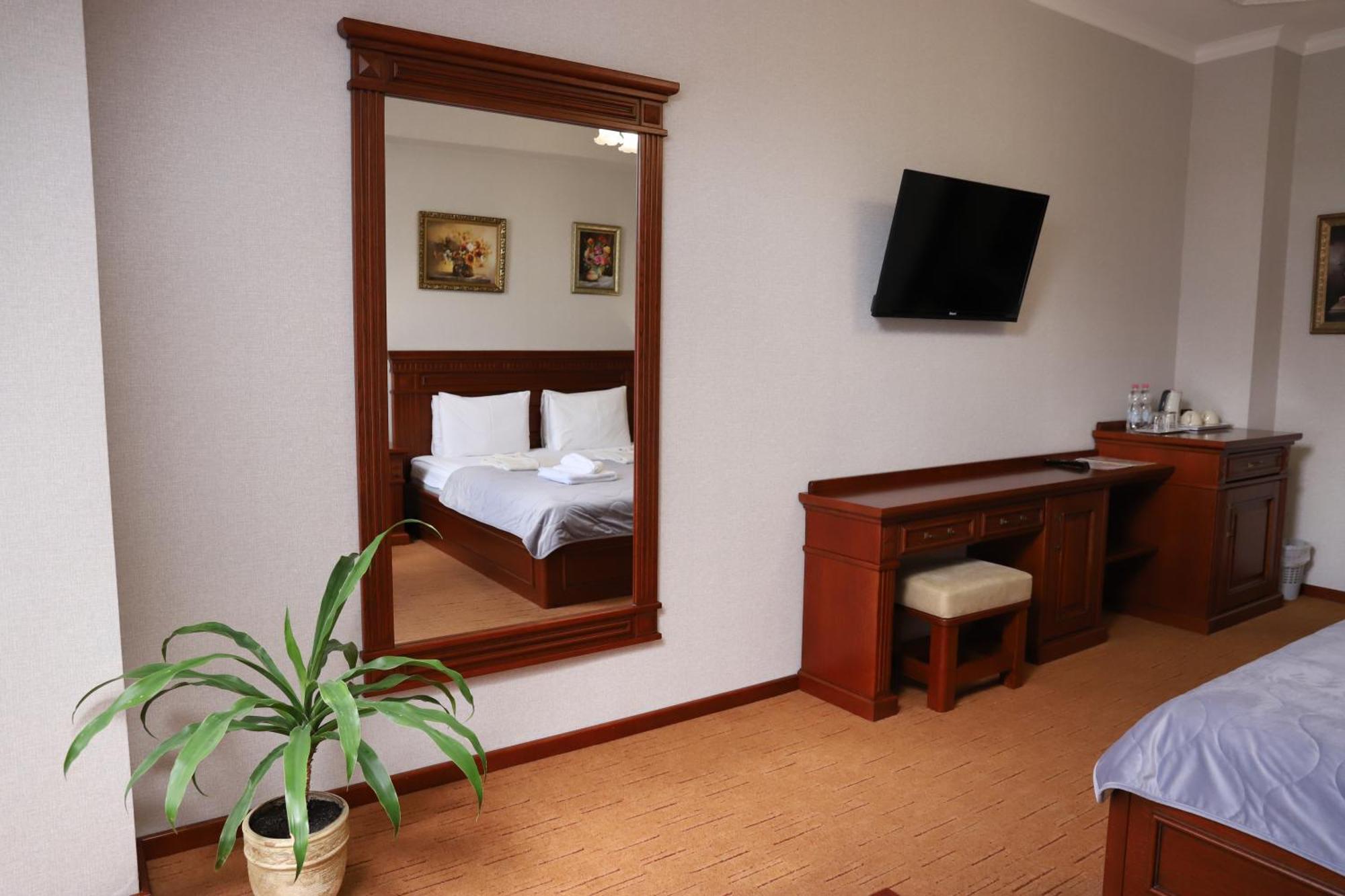 Sapsan Hotel Ternopil Buitenkant foto